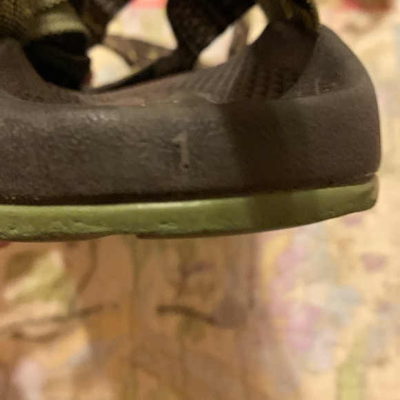 Chaco sandals size 1 excellent condition - Picture 4 of 4